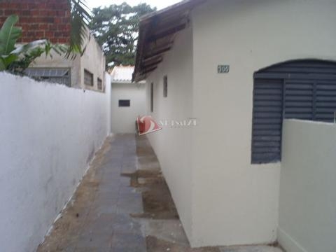 Casa para alugar em Maringá, Conjunto Habitacional Hermann Moraes Barros, com 1 quarto, com 70 m²