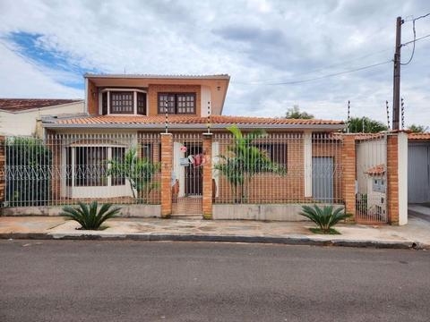 Casa à venda em Maringá, Jardim América, com 3 quartos, com 350 m²