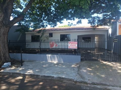 Casa à venda em Maringá, Conjunto Habitacional João de Barro Thaís, com 3 quartos, com 100 m²