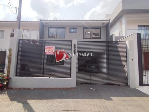 Sobrado à venda em Maringá, Zona 07, com 4 quartos, com 141.8 m²
