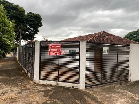 Casa para alugar em Maringá, Conjunto Residencial Branca Vieira, com 3 quartos, com 116.34 m²