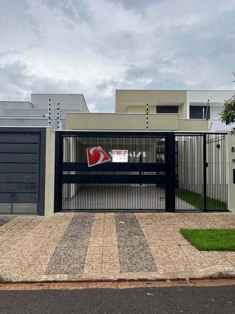 Casa à venda em Maringá, Jardim Canadá, com 3 quartos, com 122.6 m²