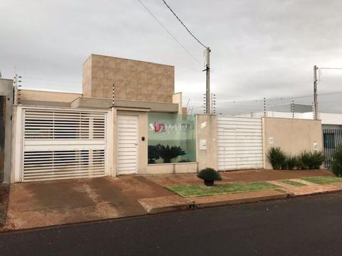 Casa à venda em Maringá, Jardim Oriental, com 4 quartos, com 251.79 m²