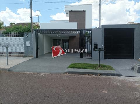 Linda e moderna casa com 1 st, e 2 vg paralelas, pé direiro Duplo 